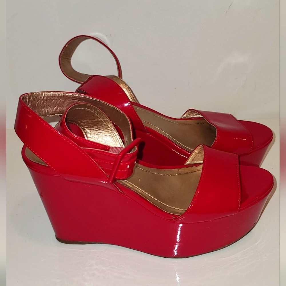 BCBGeneration Lee Ankle-Strap Sandal in Red Plarform Wedges Sandals size US 7